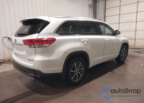 2018 Toyota Highlander Xle z USA, uszkodzony, nr VIN 5TDJZRFHXJS801030